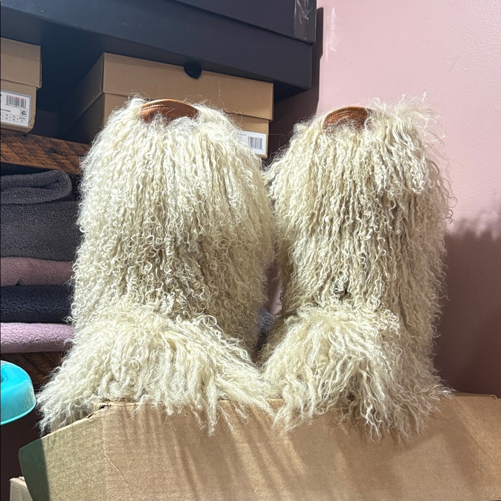 Saint Laurent Cream/tan Furry Boots